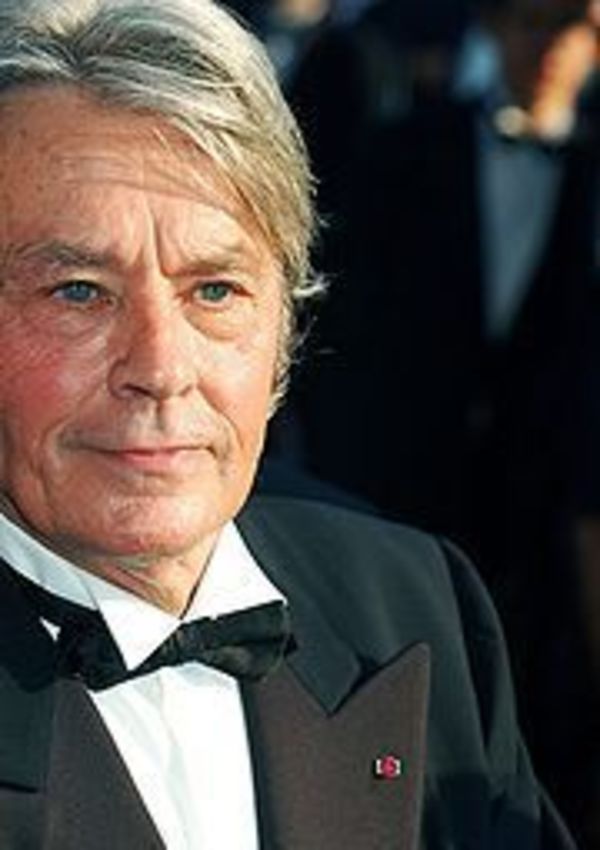 Alain Delon se recupera en Suiza de un accidente cerebrovascular - Gente - ABC Color
