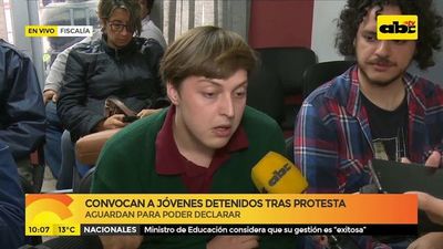 Convocan a jóvenes detenidos tras protesta - ABC Noticias - ABC Color