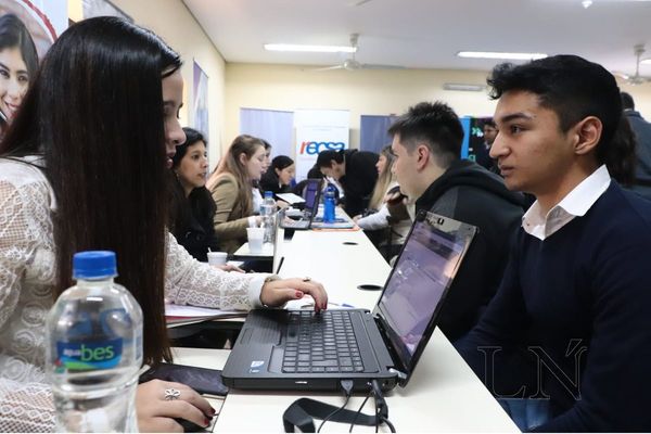 Más de 100 oportunidades en feria de empleo en la UNA