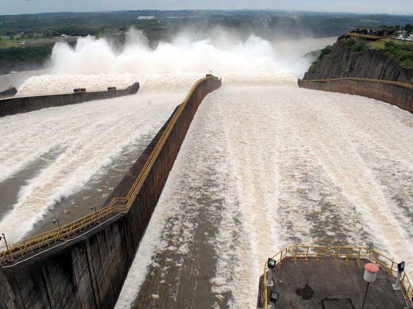 Ciudadanos vuelven a ampliar denuncia por acuerdo sobre Itaipú