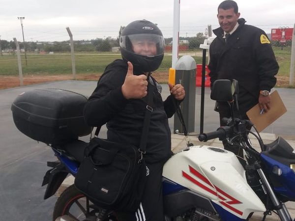 El clásico que viajó en una moto - Fútbol - ABC Color