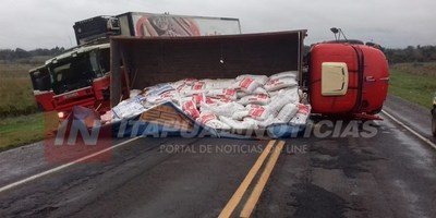 VUELCO Y POSTERIOR CHOQUE ENTRE CAMIONES SOBRE RUTA 8 EN LEANDRO OVIEDO