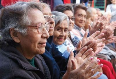 Cerca de 200.000 adultos mayores reciben pensión del Estado  - Nacionales - ABC Color