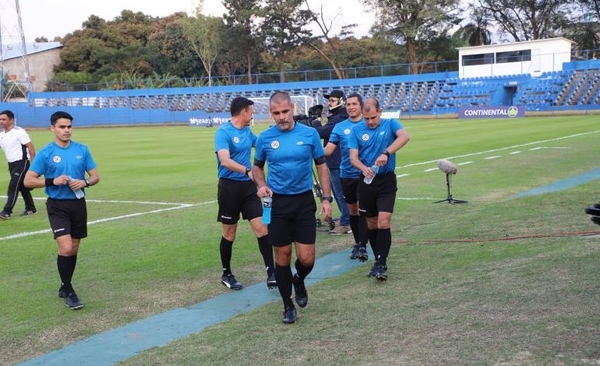HOY / Árbitro de APF en partido que define un semifinalista