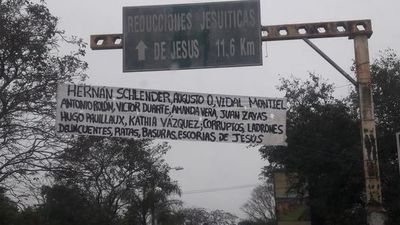 Pese a la lluvia continúa protesta en Jesús, Itapúa - Nacionales - ABC Color