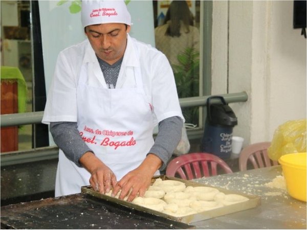 Venta de chipa a beneficio de niños, niñas y adolescentes