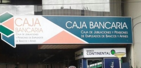 Denuncian despidos injustificados en la Caja Bancaria
