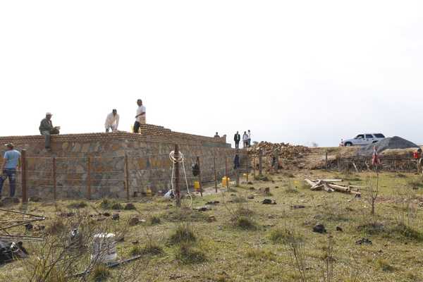 Avanzan trabajos de construcción de monumento en Acosta Ñu » Ñanduti