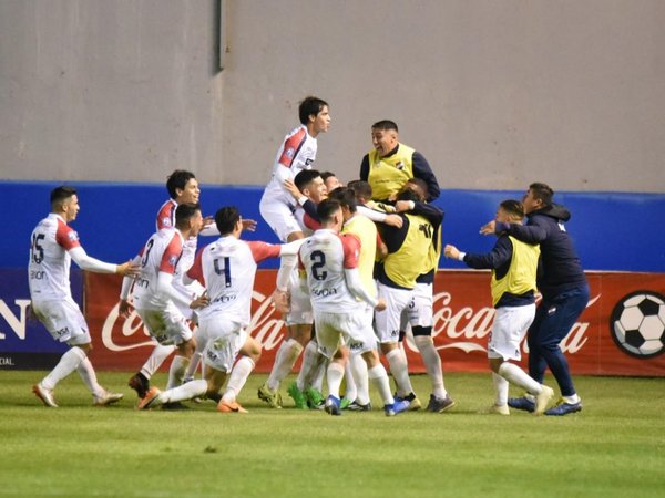 Nacional tumba a Libertad en el último minuto