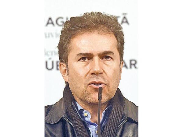 Piden a Castiglioni que aún no ocupe su banca en el Senado