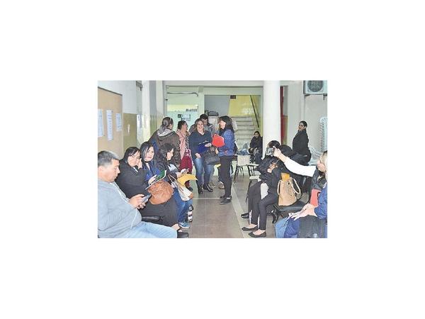 Docentes jubilados estarán en las aulas hasta fin de mes