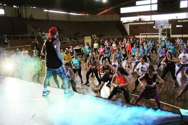 Invitan a bailar zumba en el Comando Logístico - Estilo de vida - ABC Color