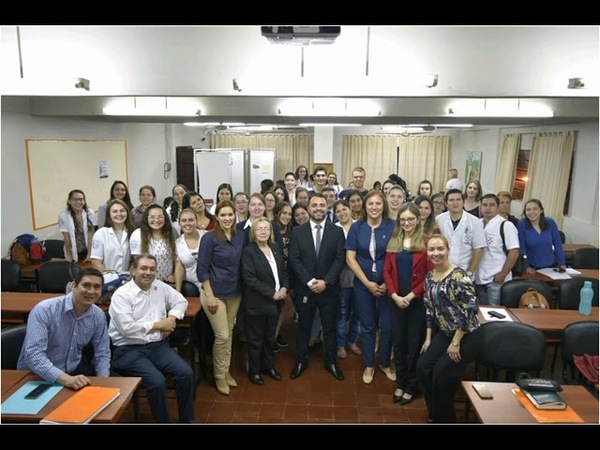 Jóvenes reflexionan sobre redes sociales, mercado laboral y drogas en V Foro Universitario UCI 2019