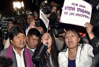 Miles marchan en Bolivia contra feminicidios
