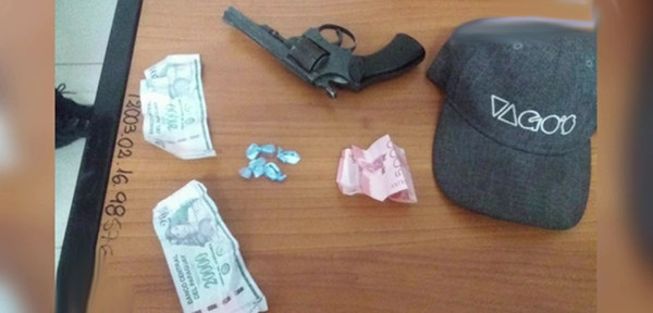 Adolescente asaltó a sus compañeros de curso | Noticias Paraguay
