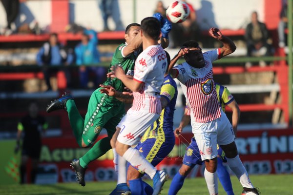 En un intenso juego, San Lorenzo y Capiatá igualaron