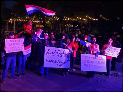 Con festival artístico, manifestantes piden juicio político para Ejecutivo