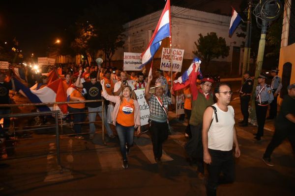 Tavarandu Paraguái mba’eva rupive, oprotesta mitã pyahu acta ñeme’ê oikóva rehe ha ojerúre hikuái juicio político - ABC Remiandu - ABC Color