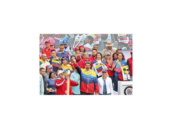 Maduro llama “gusano” a Guaidó y lanza advertencia