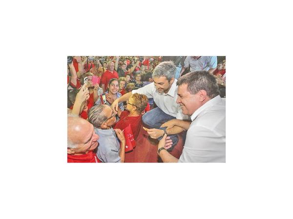 Cartes se posiciona y la izquierda sigue a líderes de oposición