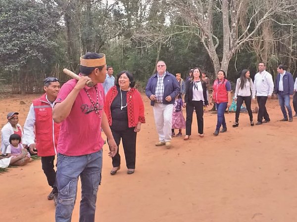 Nativos de Punta Porã  exigen salud y almuerzo escolar