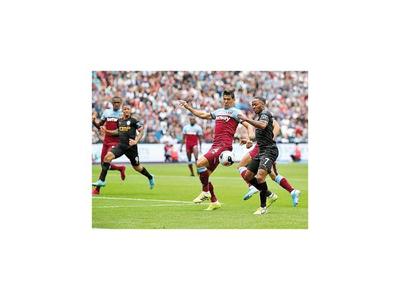 El City golea 5-0 al equipo de Balbuena