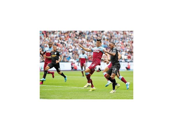 El City golea 5-0 al equipo de Balbuena