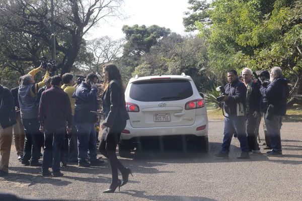 Mario Abdo Benítez declara ante fiscales del caso acuerdo entreguista - Nacionales - ABC Color