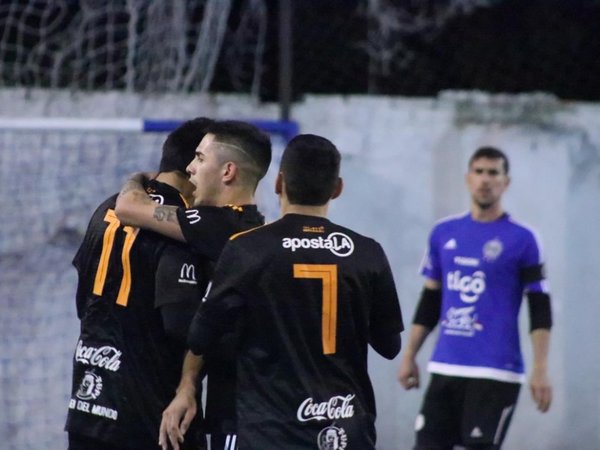 Olimpia goleó a Star's en juego de ida