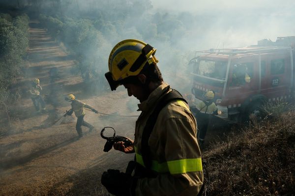 Incendio fuera de control quema miles de hectáreas en Gran Canaria