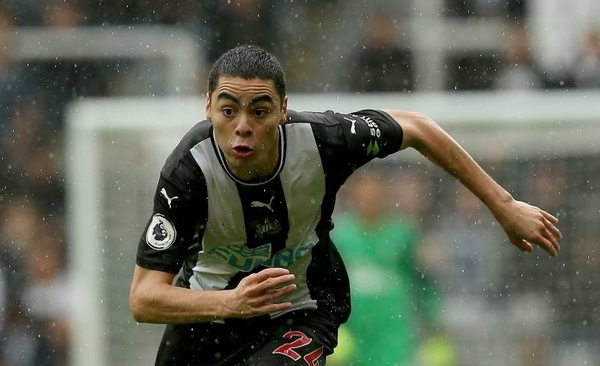 HOY / Newcastle y Almirón caen en su estreno