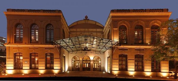 Tras evacuación, normalizan funciones en el Teatro Municipal