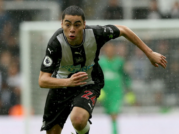 Almirón inicia con derrota la Premier League