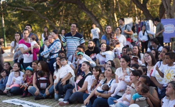 HOY / Mamatón, reivindica la libre lactancia como un acto de amor que alimenta