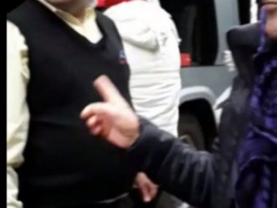 Abuela: "Ni el bastón blanco ni el carnet sirven para viajar"