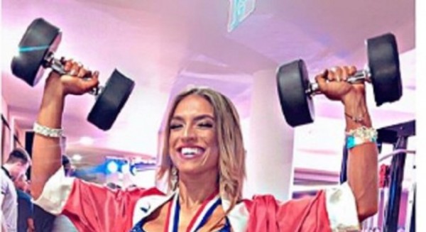 Dana Bóveda logra cuarto lugar en competencia fitness