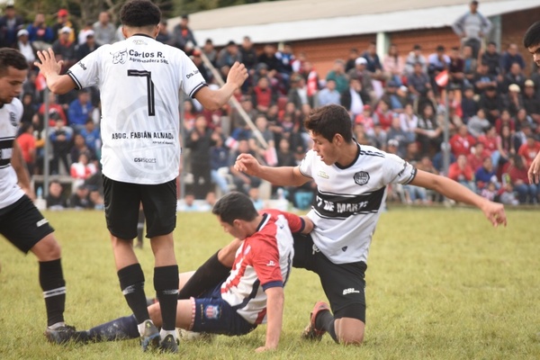 LMS: 15 de Agosto y 17 de Marzo empatan en la primera final - Digital Misiones