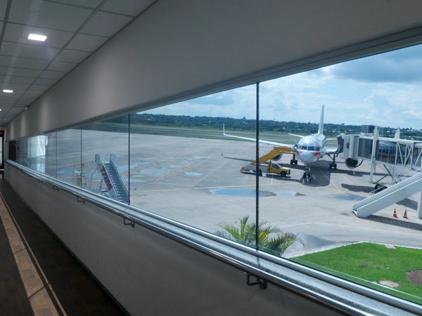 Paraguayo quería abrir puerta de avión en pleno vuelo