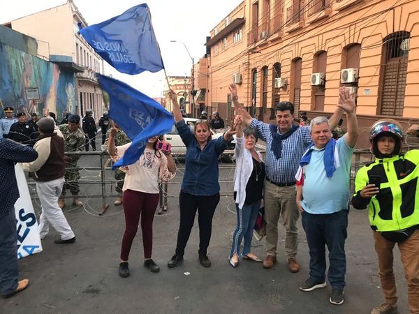 Pese a trabas e incidentes, protestas irán en aumento - Nacionales - ABC Color