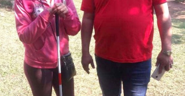 Guarda y no vidente se dieron el abrazo de la paz