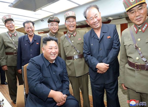 Kim Jong Un supervisó la última prueba “de una nueva arma”