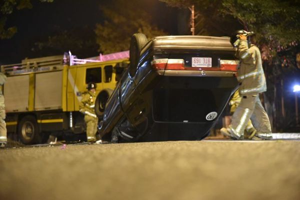 Aparente falla mecánica provoca vuelco de vehículo - Nacionales - ABC Color