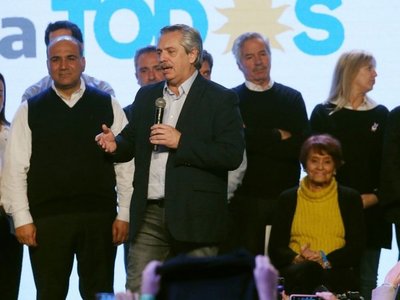 Holgado triunfo de Fernández sobre Macri en las primarias argentinas