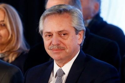 Fernández se encamina a la presidencia en primarias