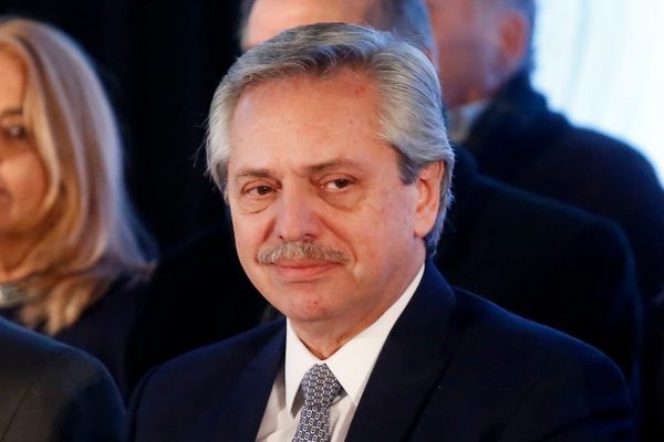 Fernández se encamina a la presidencia en primarias