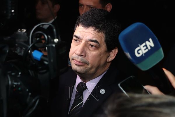 Fiscales toman declaración a Hugo Velázquez