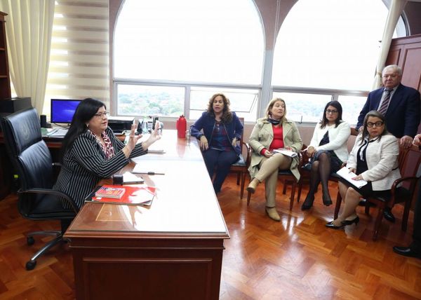 Ministra Llanes se reunió con jueces de Sentencia y actuarios penales