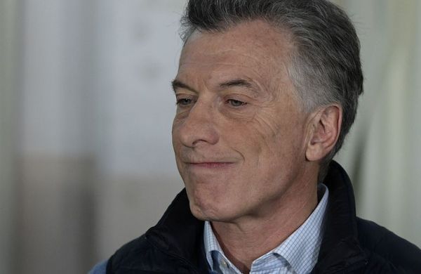 Moneda argentina se desploma 14% tras primarias adversas a Macri - Mundo - ABC Color