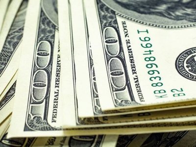 El peso argentino se desploma tras derrota de Macri en primarias