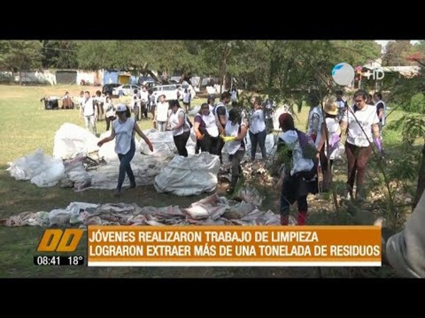 Extraen más de una tonelada de basura del arroyo Mburicaó